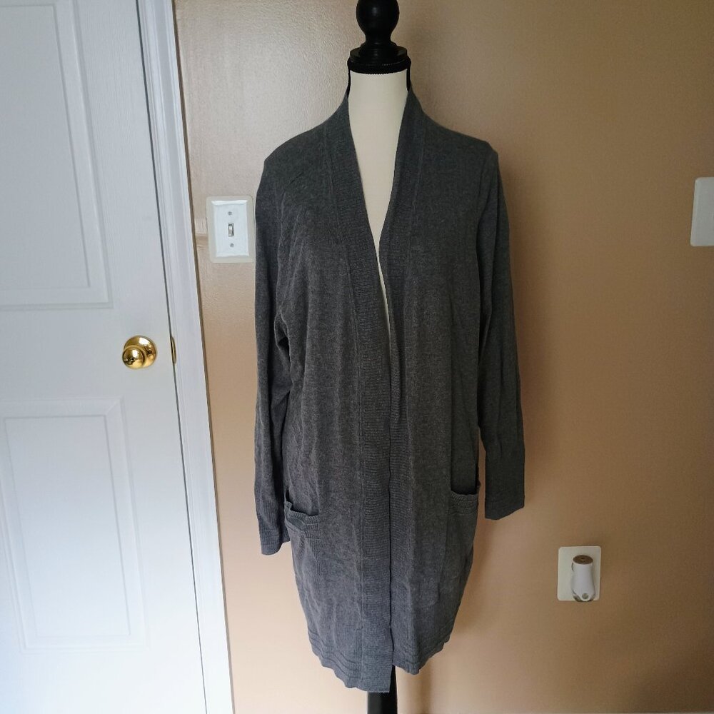 QVC-ISAAC MIZRAHI-LONG GRAY CARDIGAN W/RIBBED TRIM ON BOTTOM HEM, CUFFS, POCKETS